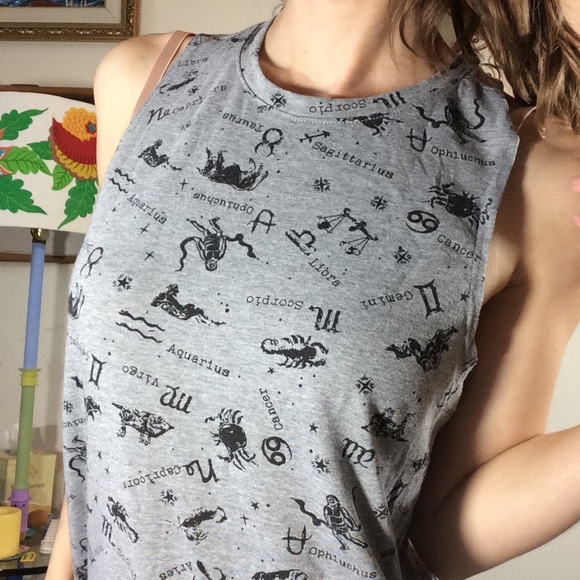 GIFTING SOON 🎁 MODERN LUX Astrology Signs Top - Picture 1 of 6